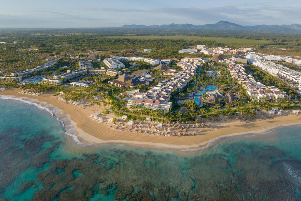 Breathless Punta Cana Resort and Spa adults-only all-inclusive resort with beachfront pools and lively entertainment in Punta Cana.