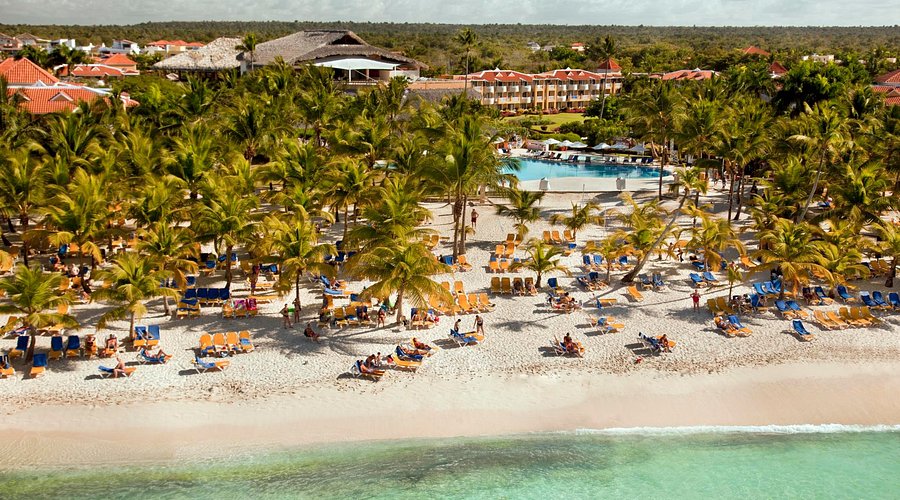 Viva Wyndham Dominicus Palace beachfront all-inclusive resort with tropical pools and Caribbean beach views in La Romana.